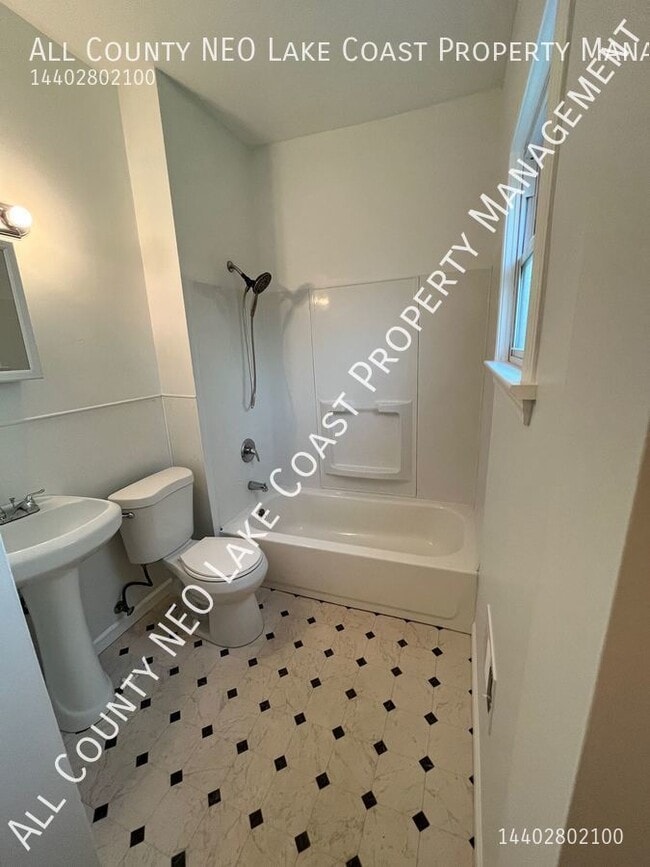 Building Photo - 2084 Dowd Ave