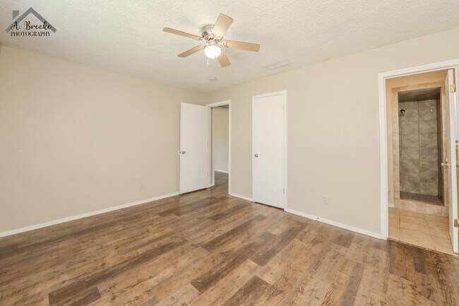 Building Photo - 1118 Crescent Ln