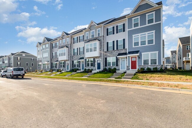 Building Photo - New Construction 3 Bedroom Townhome in Fredericksburg!!!