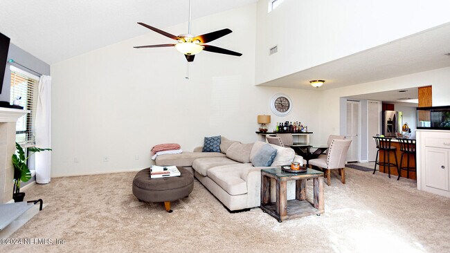 Building Photo - 437 W 9th St