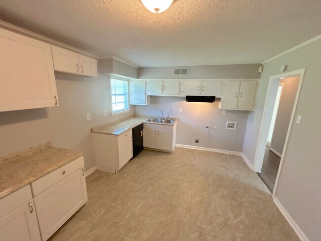 Building Photo - 4811 Bradford Dr