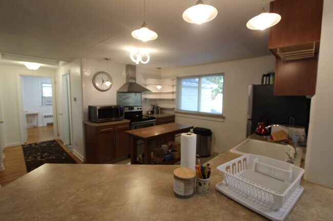 Building Photo - 422 S Main St