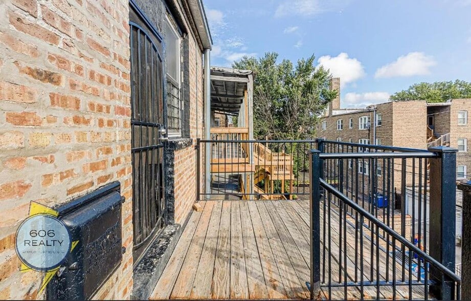 Building Photo - 1461 W Edgewater Ave