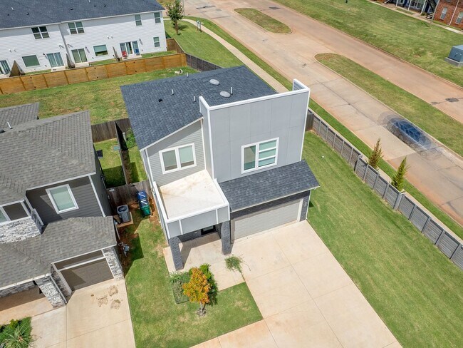 Building Photo - Beautiful New Construction Home in Edmond/...