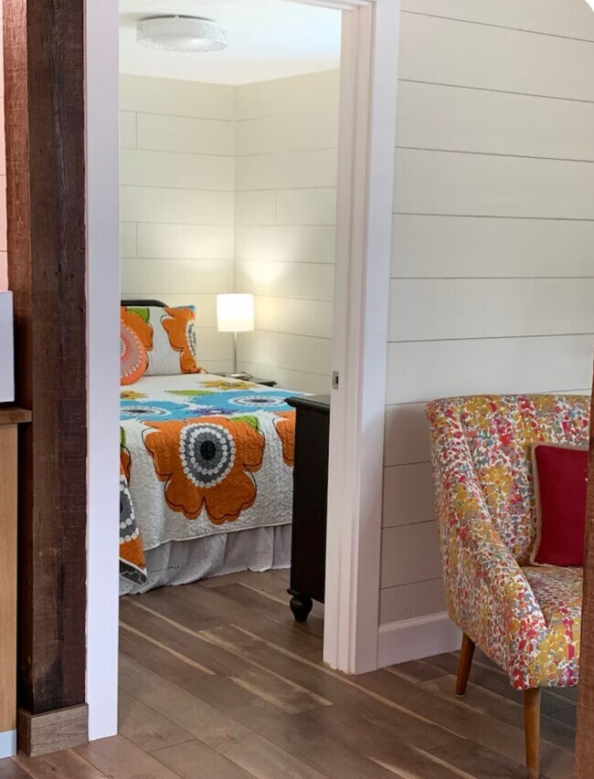 Building Photo - 911 11th St