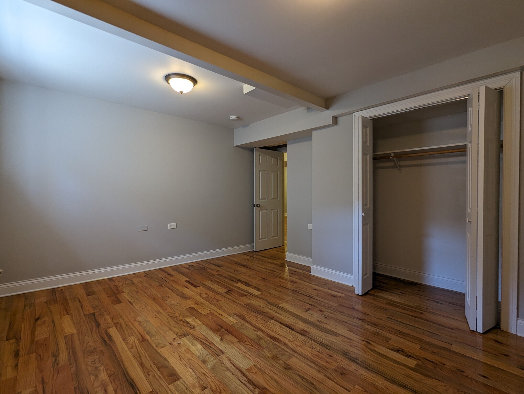 Building Photo - 1126 W Oakdale Ave