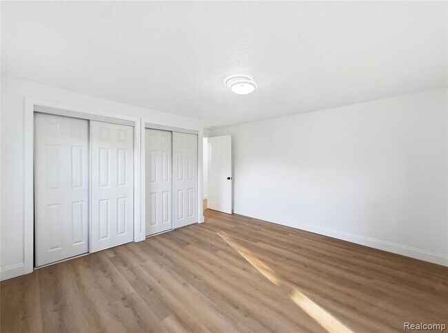 Building Photo - 2124 Bernice Ave