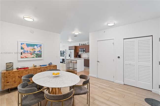 Building Photo - 1600 SW 1st Ave