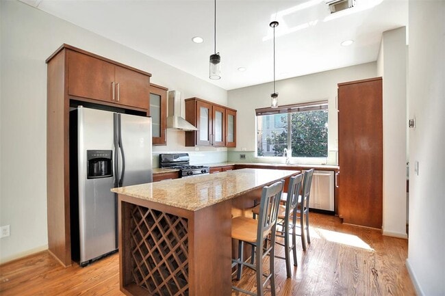 Building Photo - 5202 Lillian St