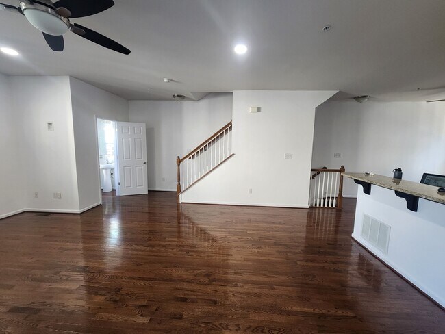 Building Photo - 1233 Parish Ave