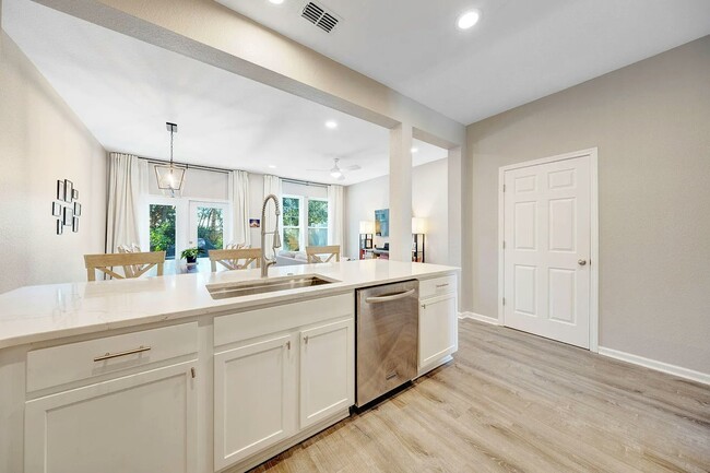 Building Photo - 233 Sand Oak Blvd