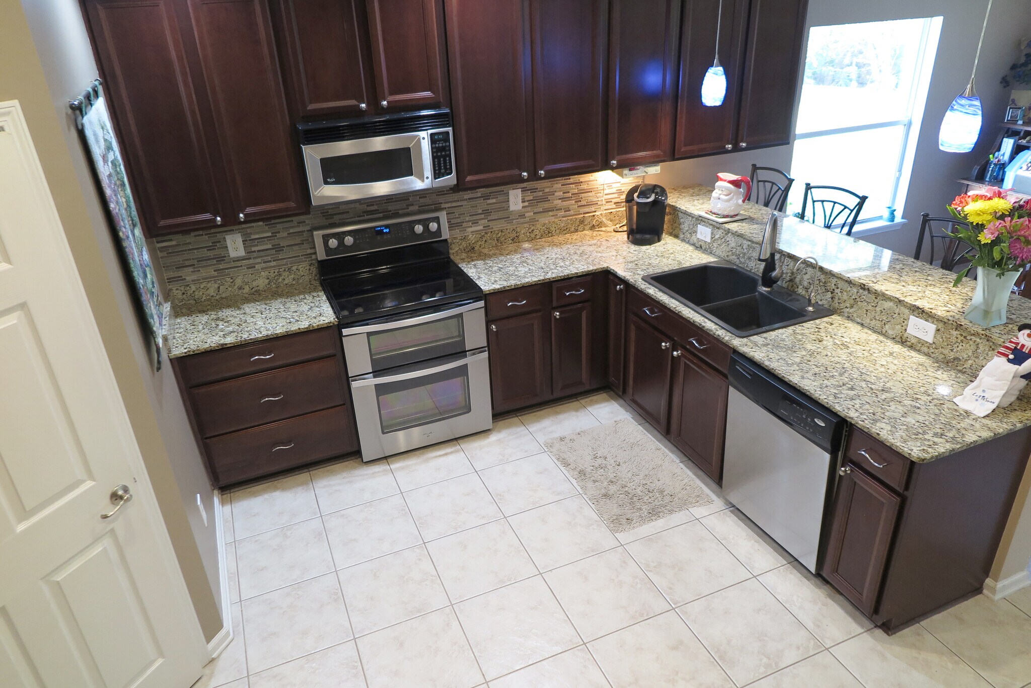 Stove sink kitchen - 437 Lake Monroe Pl