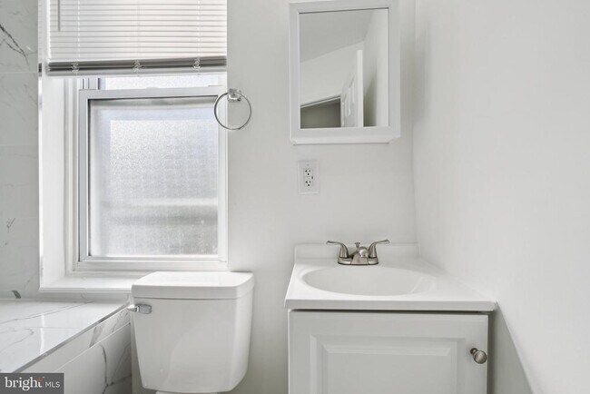 Building Photo - 4447 N 19th St