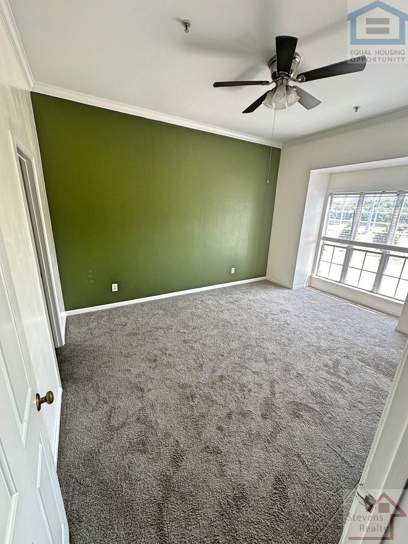 Building Photo - 123 W End Pl