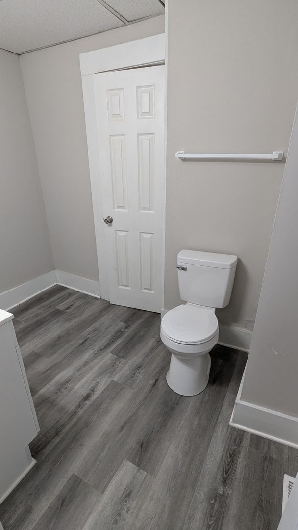 Building Photo - Charming 3-bedroom, 1.5-bathroom house loc...
