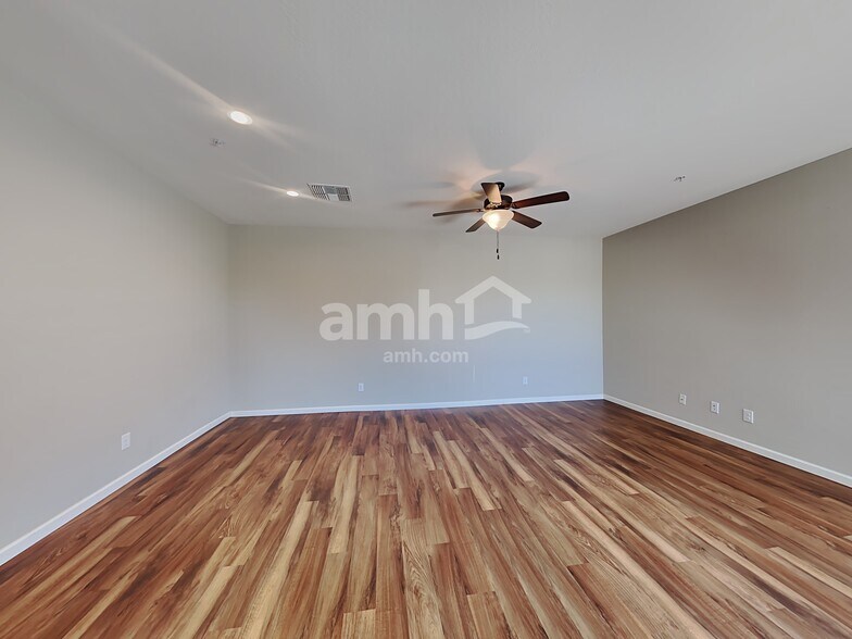 Building Photo - 20793 W Maiden Ln