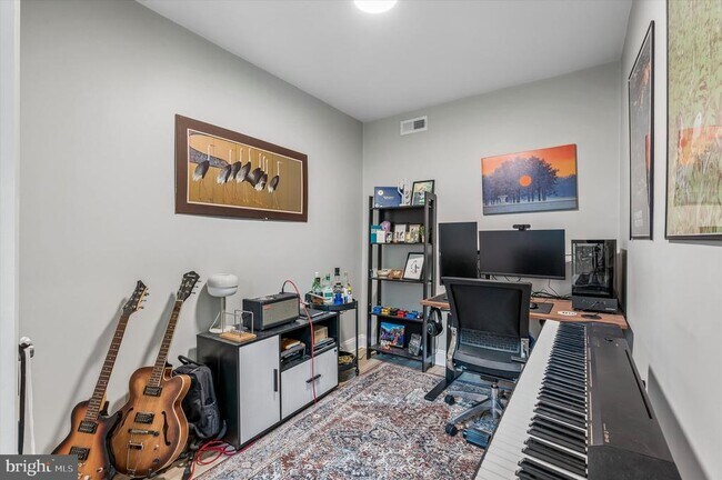 Building Photo - 137 Vassar St