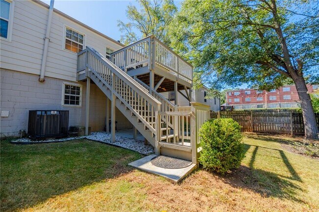 Building Photo - 1131 Winburn Dr