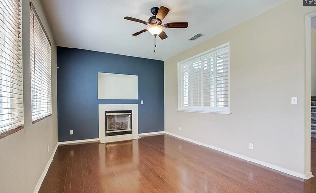 Building Photo - Spectacular FOLSOM 4/3 - Waiting For You!  Please Read Entire Ad For Viewings!