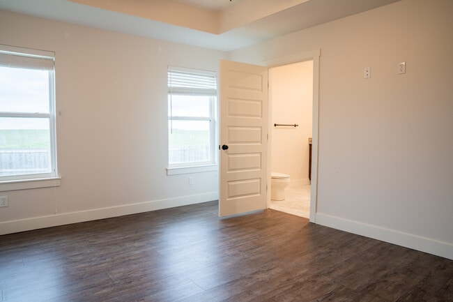 Building Photo - 2382 Athens St