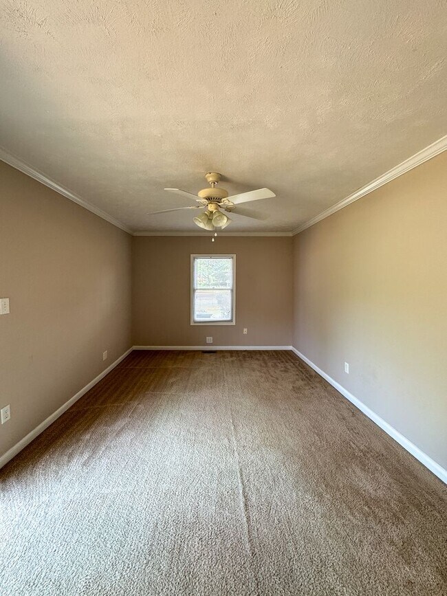 Building Photo - Charming 3 Bed 2 Bath Fayetteville Home with Fenced Yard