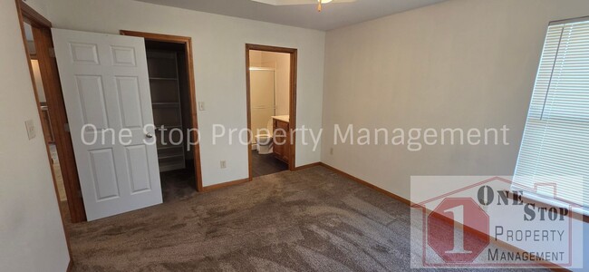 Building Photo - Beautiful 4 Bedroom 2 Bathroom in Grain Valley!