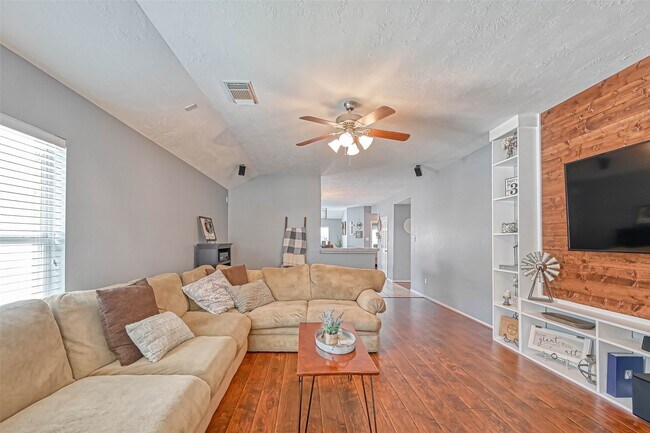 Building Photo - 22210 Bellow Glen Dr