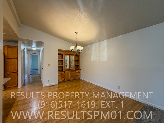 Building Photo - Fantastic Over 55 Community! Amenities! 2 bedroom