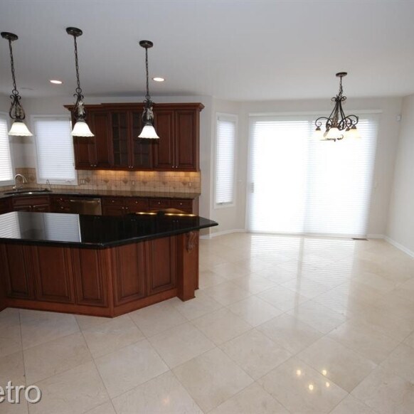 Building Photo - 5121 Parkgate Dr