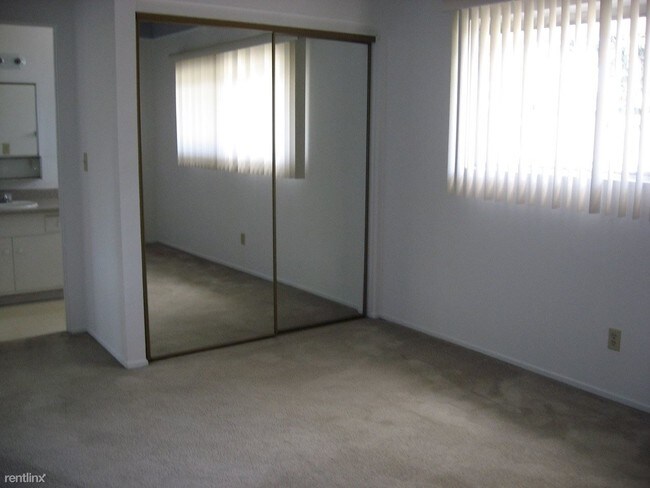 Building Photo - 520 W Channel Islands Blvd