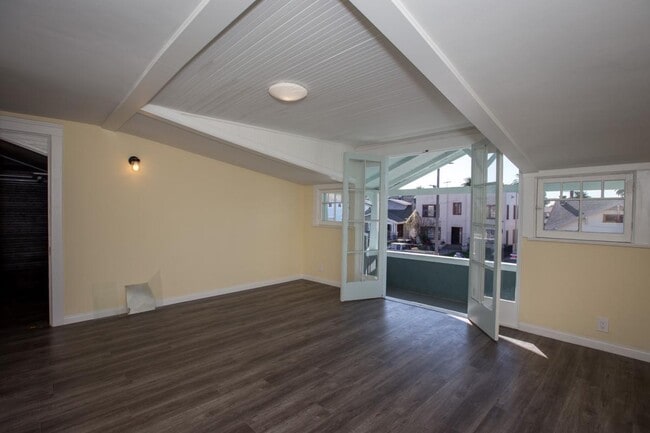 Bedroom 1 & Walk-in Closet - 1075 1/2 Leighton Ave.