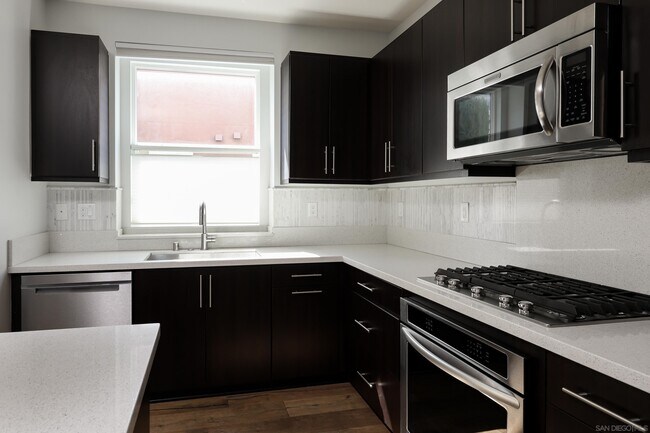 Building Photo - 2434 Via Alta