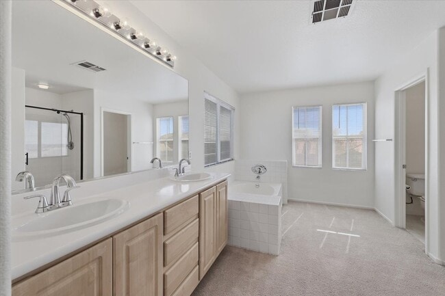 Building Photo - 920 Stable Glen Dr