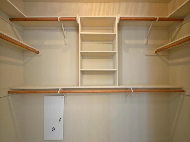 Building Photo - 11413 Dog Leg Dr