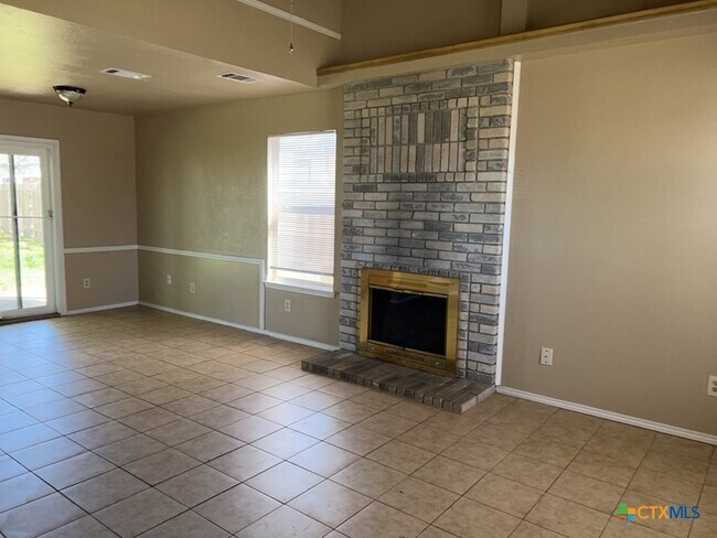 Building Photo - 3505 Winchester Dr