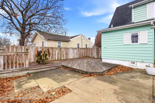 Building Photo - 7173 Beechland Ave