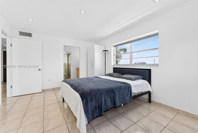 Building Photo - 8250 Byron Ave