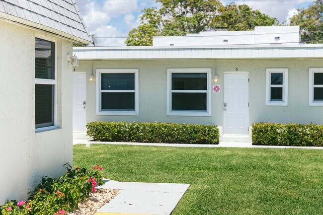 Exterior - 2001 N Dixie Hwy