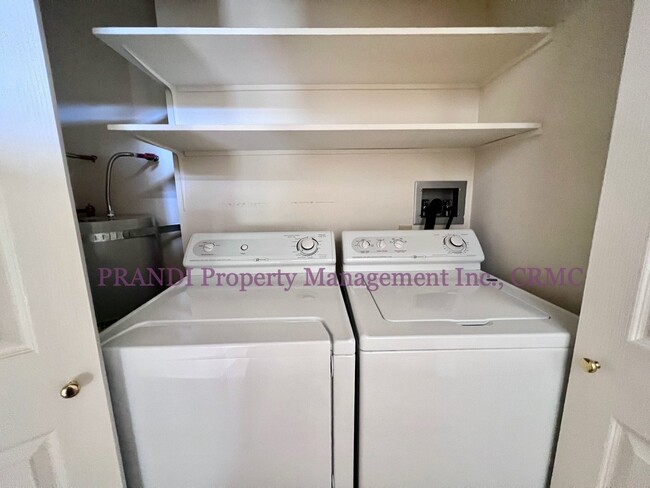 Building Photo - Split Level Condo Just Steps from Downtown