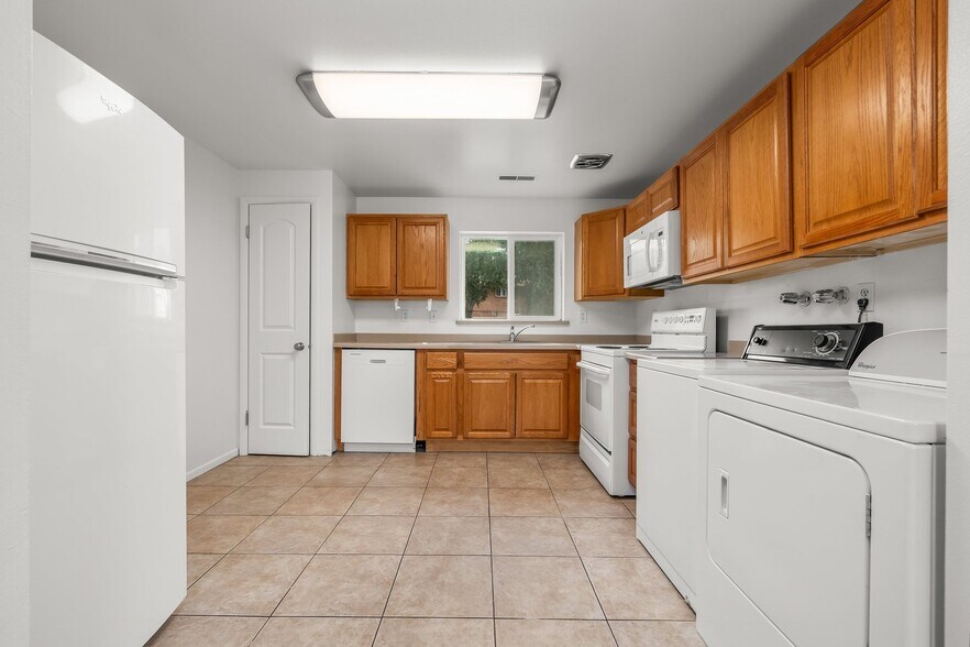 Building Photo - 1069 S 80 E