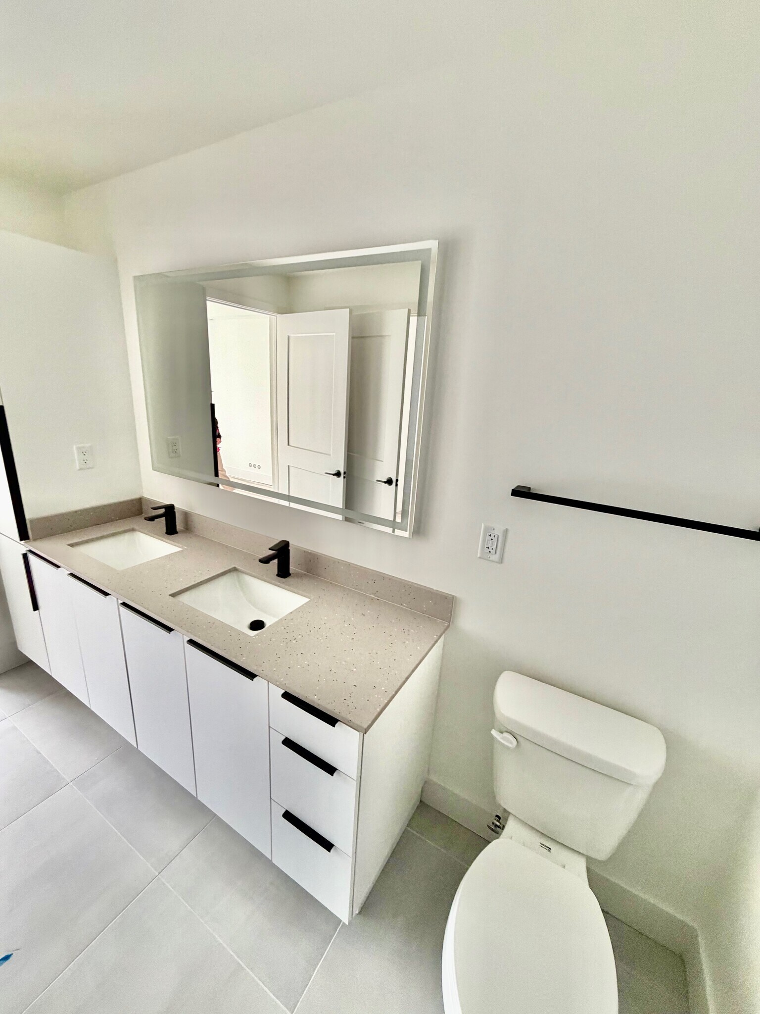 Building Photo - 18631 NE 25th Pl