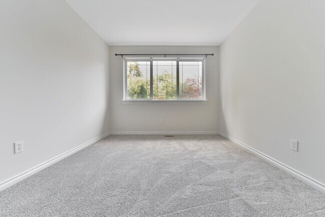 Building Photo - Nice 5 Bed / 2.5 bath house for rent in Kenmore.