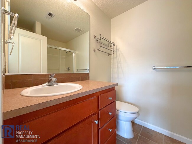 Building Photo - Bright 2-Bed, 2.5-Bath Beaverton Townhouse with Attached Garage & AC