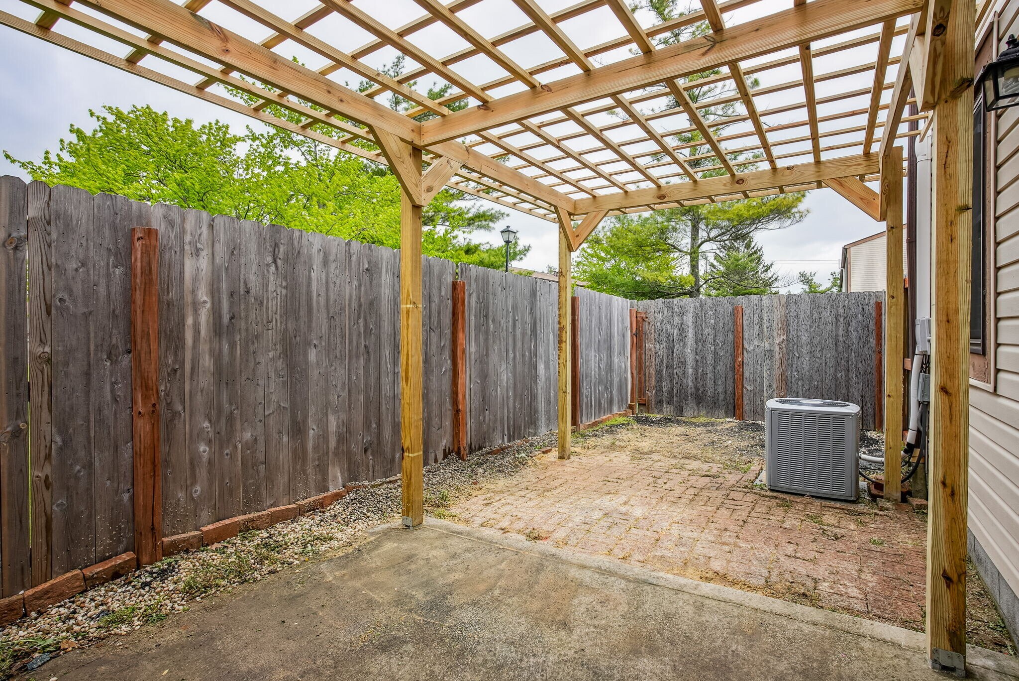 Building Photo - 700 Alta View Ct
