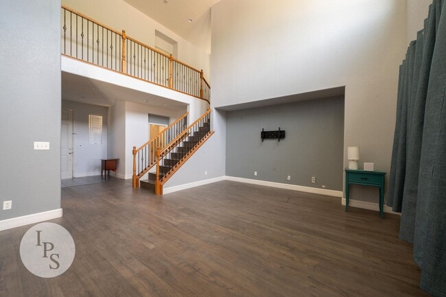 Building Photo - North Clovis Home, 4BR/3.5BA, CUSD - Lots ...