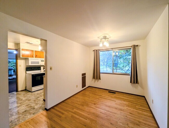 Building Photo - 3Bd/1.75Ba Lake Forest Park House