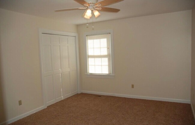 Building Photo - 104 Dorchester Ln