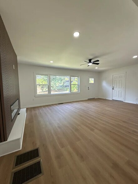 Building Photo - 1680 Brewer Blvd SW