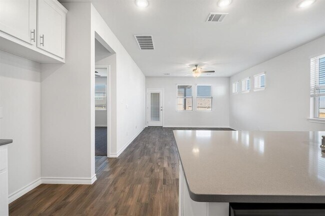 Building Photo - 108 Leatherleaf Dr