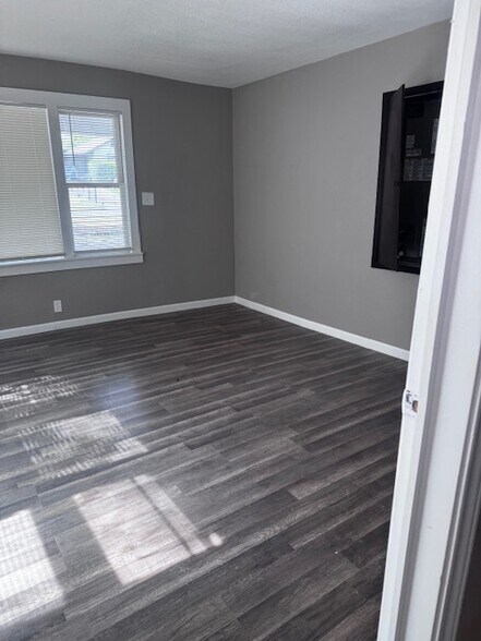 Building Photo - 2312 Ross Ave
